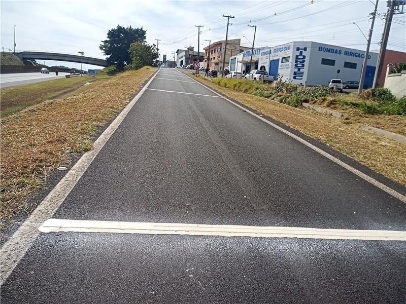 Reforço de sinalização em alça de acesso